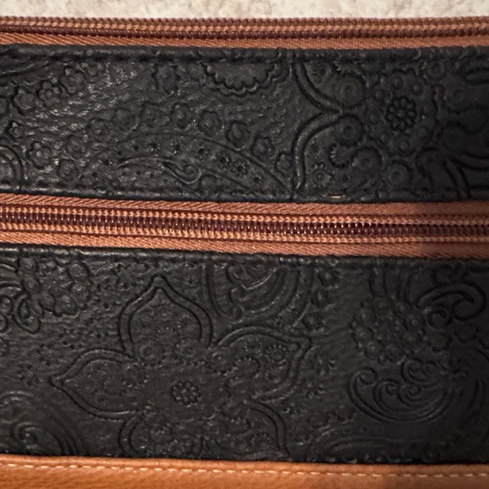 Stone Mountain Accessories Black and Brown Crossbody Bag two straps. - Picture 5 of 7